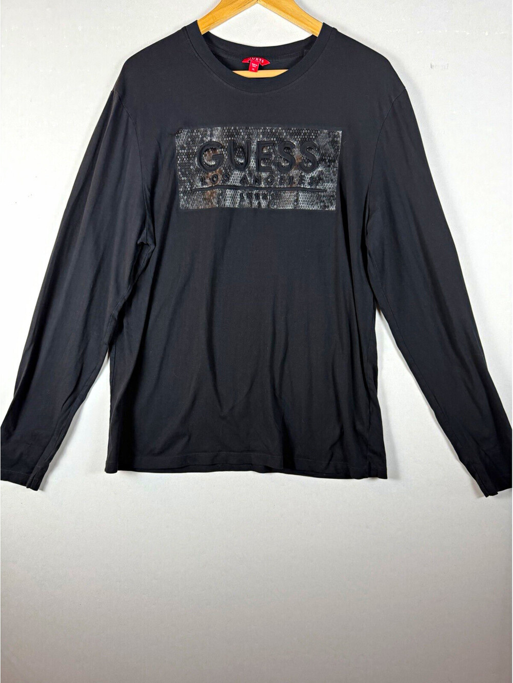 GUESS Men’s Black Graphic Logo Long Sleeve Crew Neck Cotton Knit Tee XL